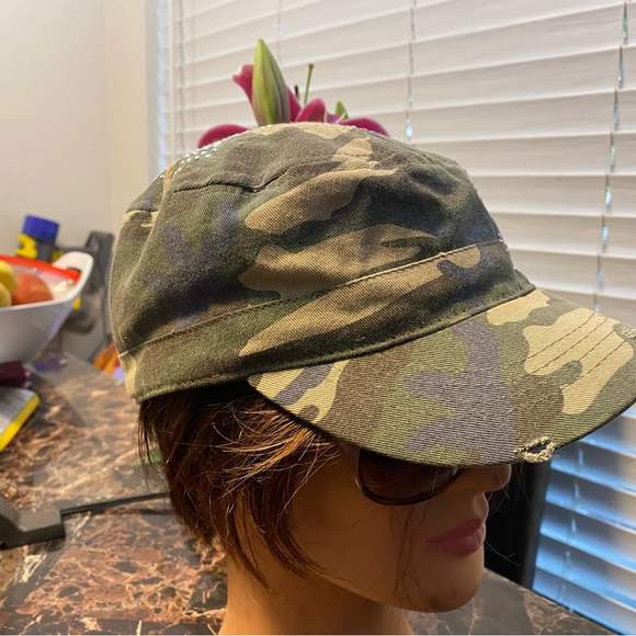 Claire Women’s Camouflage w/Studs Cap Size Smallm/Medium - Picture 9 of 10